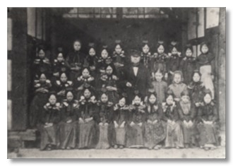 Leteln Schulfoto Rostek mit Mädchen 2